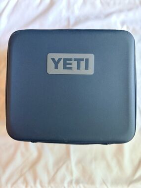 Yeti Navy Blue Daytrip 3L lunch box